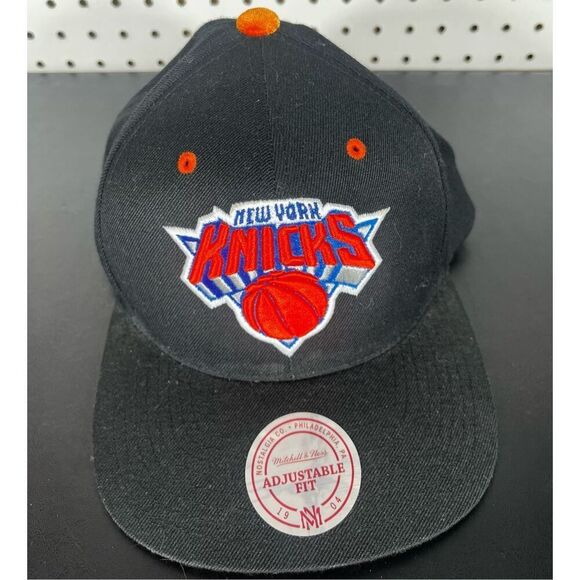Mitchell & Ness NY Knicks fuzzy underside brim adjustable hat - Picture 2 of 12